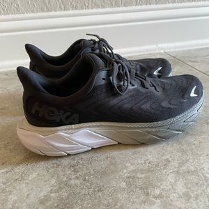 Women's Hoka Arahi 6 (Size 7)